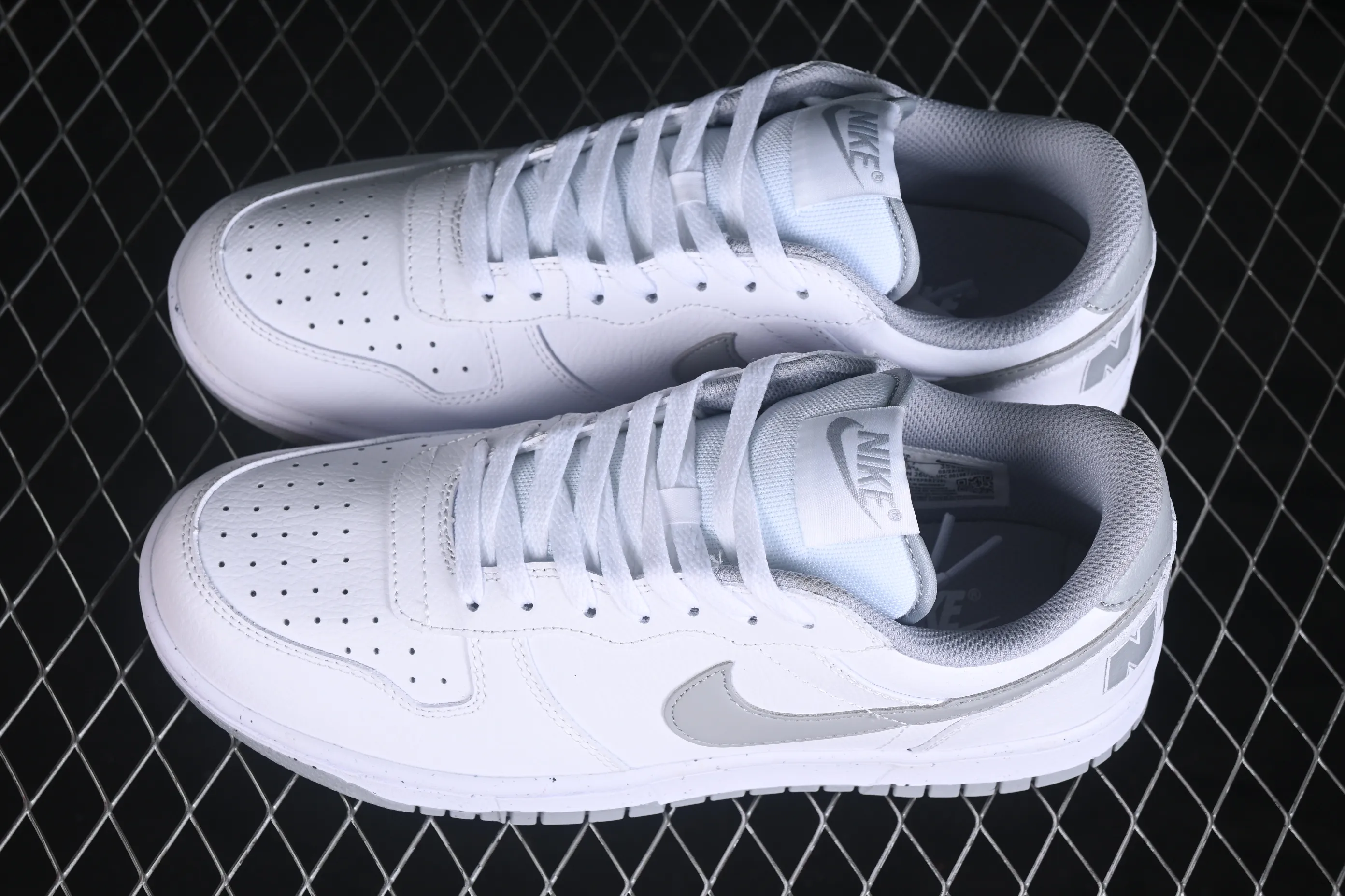 All categories Nk SB Dunk series Nk SB Dunk Low low-top sneakers Nike SB Dunk Low white gray low-top casual sneakers 355152-106
